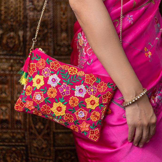 A women posing with beautiful Bageecha Pink Bag exclusive handbag for women. 