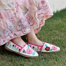 Load image into Gallery viewer, Bahaar Closed Back Espadrilles