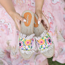 Load image into Gallery viewer, Blossom Beaded Open-toe Sandals Flats