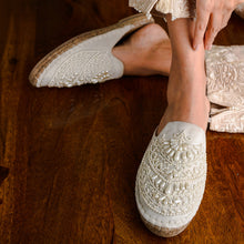Load image into Gallery viewer, Iris Cream Espadrilles Flats