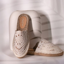 Load image into Gallery viewer, Camellias Crochet Espadrilles Flats
