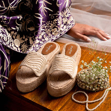 Load image into Gallery viewer, La Perla Cream Sandals Platforms