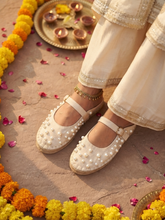 Load image into Gallery viewer, Polka Pearl Mary Janes White