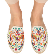 Load image into Gallery viewer, A pair of Exciting Diego Off-white Haut Platform Espadrilles, juttis for women against a white background