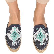 Load image into Gallery viewer, A luxurious image of a Foot-Friendly Warp Espadrilles Haut Platform, shoes for Women