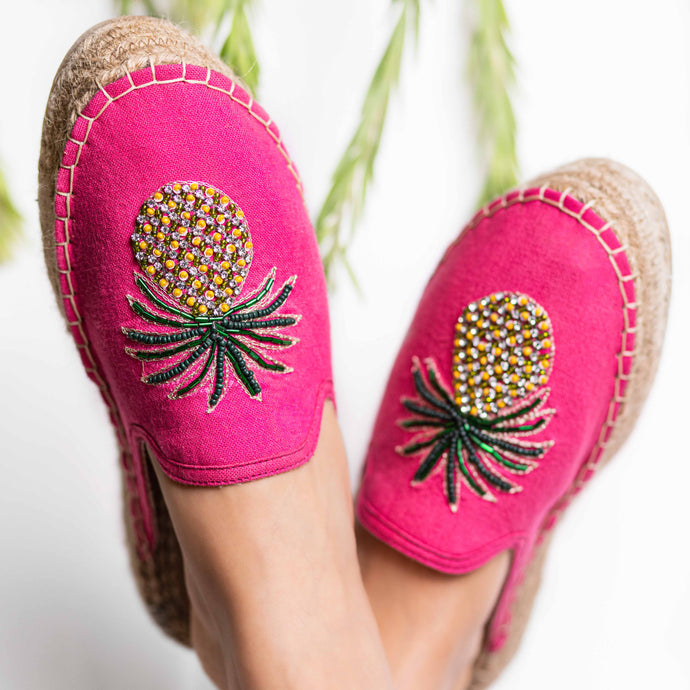 Feet of lady wearing a Ananas Espadrilles Haut Women Fancy Platform, heels for women