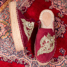 Load image into Gallery viewer, Image of the Ottoman Espadrilles Gold Haut Trendy Platform, Shoes for women against a red carpet