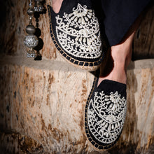 Load image into Gallery viewer, Iris Black Espadrilles Flats
