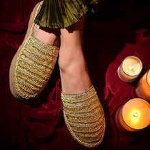 Load image into Gallery viewer, Silofer Espadrilles Gold Platforms
