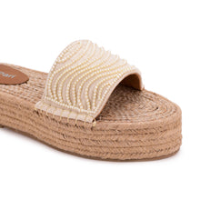 Load image into Gallery viewer, La Perla Cream Sandals Platforms
