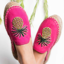 Load image into Gallery viewer, Feet of lady wearing a Ananas Espadrilles Haut Women Fancy Platform, heels for women
