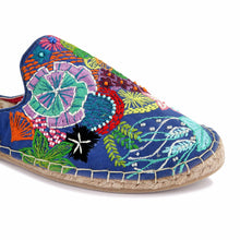 Load image into Gallery viewer, A single picture of The Fiji Espadrille Dhinchak Flat, Ladies shoes
