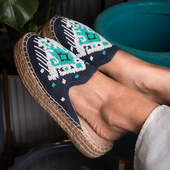 Feet of lady wearing a Foot-Friendly Warp Espadrilles Haut Platform, heels for women